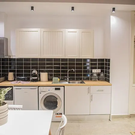 Σταχυ Και Μελι Studio Гитион