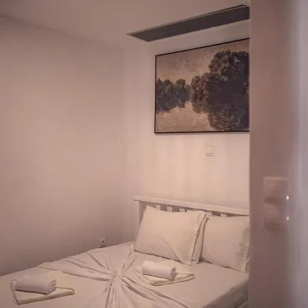 Σταχυ Και Μελι Studio * Гитион